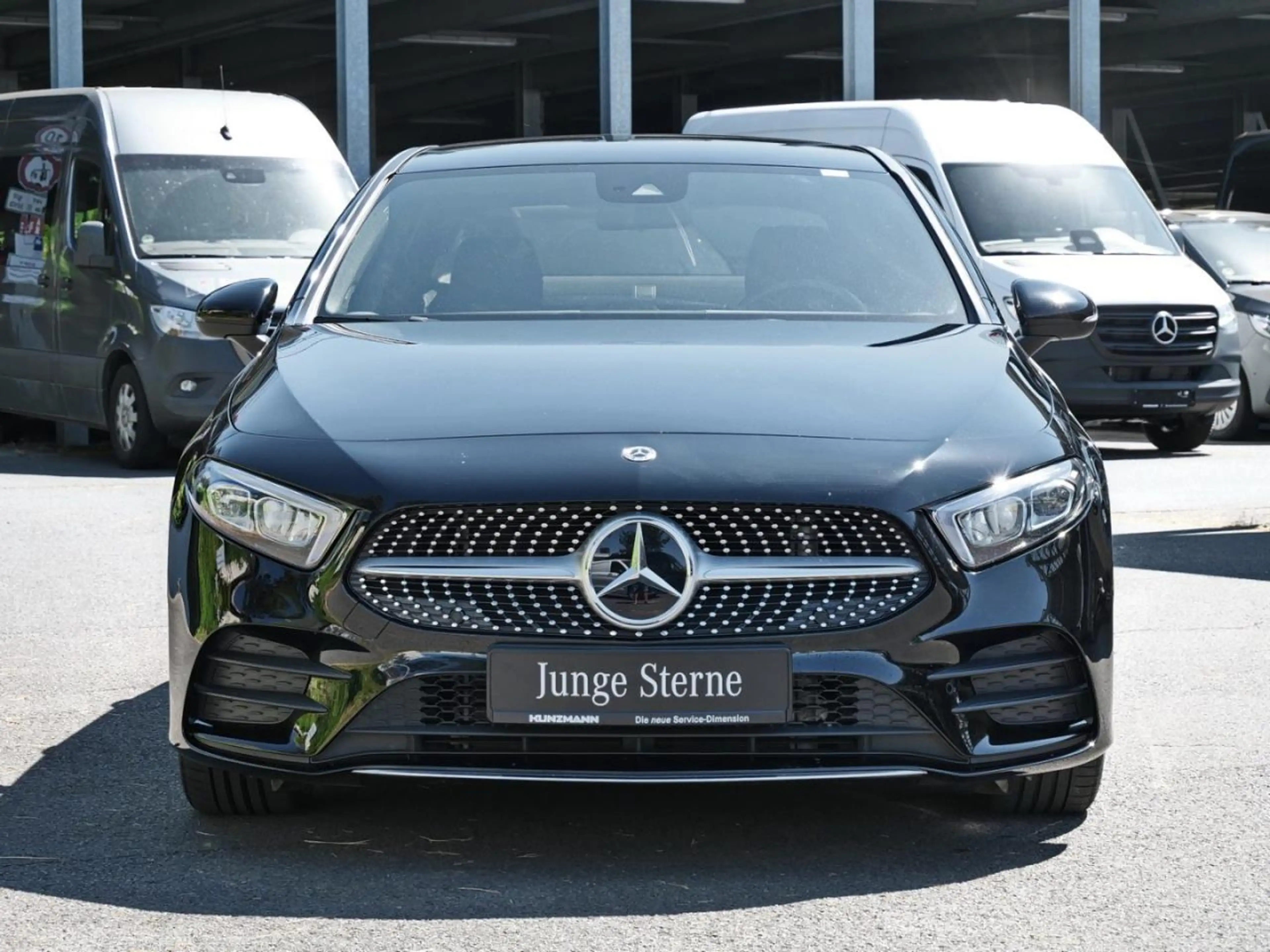 Mercedes-Benz A 180 d Limousine AMG Navi Plus Advanced Sound — photo 2