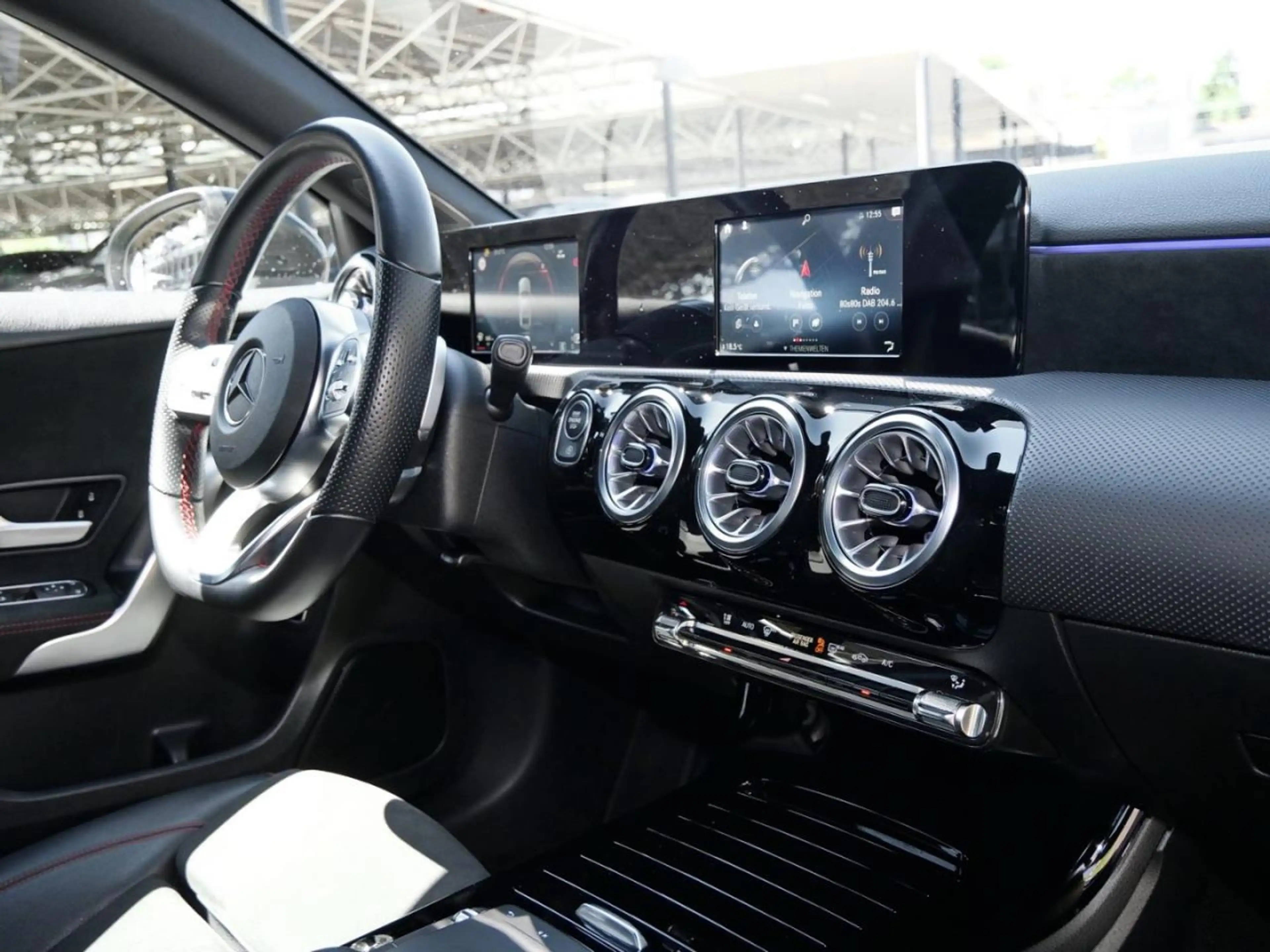 Mercedes-Benz A 180 d Limousine AMG Navi Plus Advanced Sound — photo 8