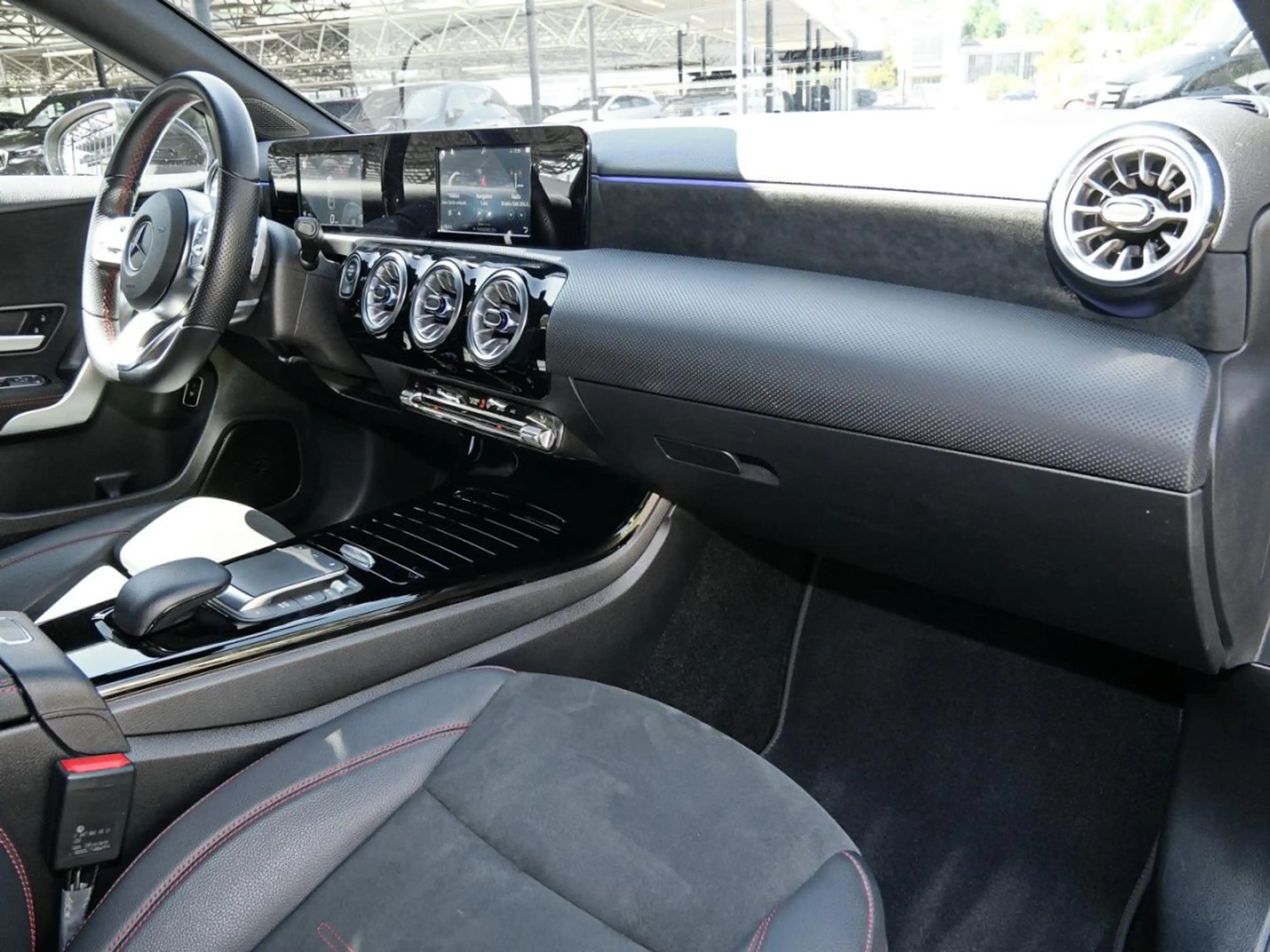 Mercedes-Benz A 180 d Limousine AMG Navi Plus Advanced Sound — photo 7