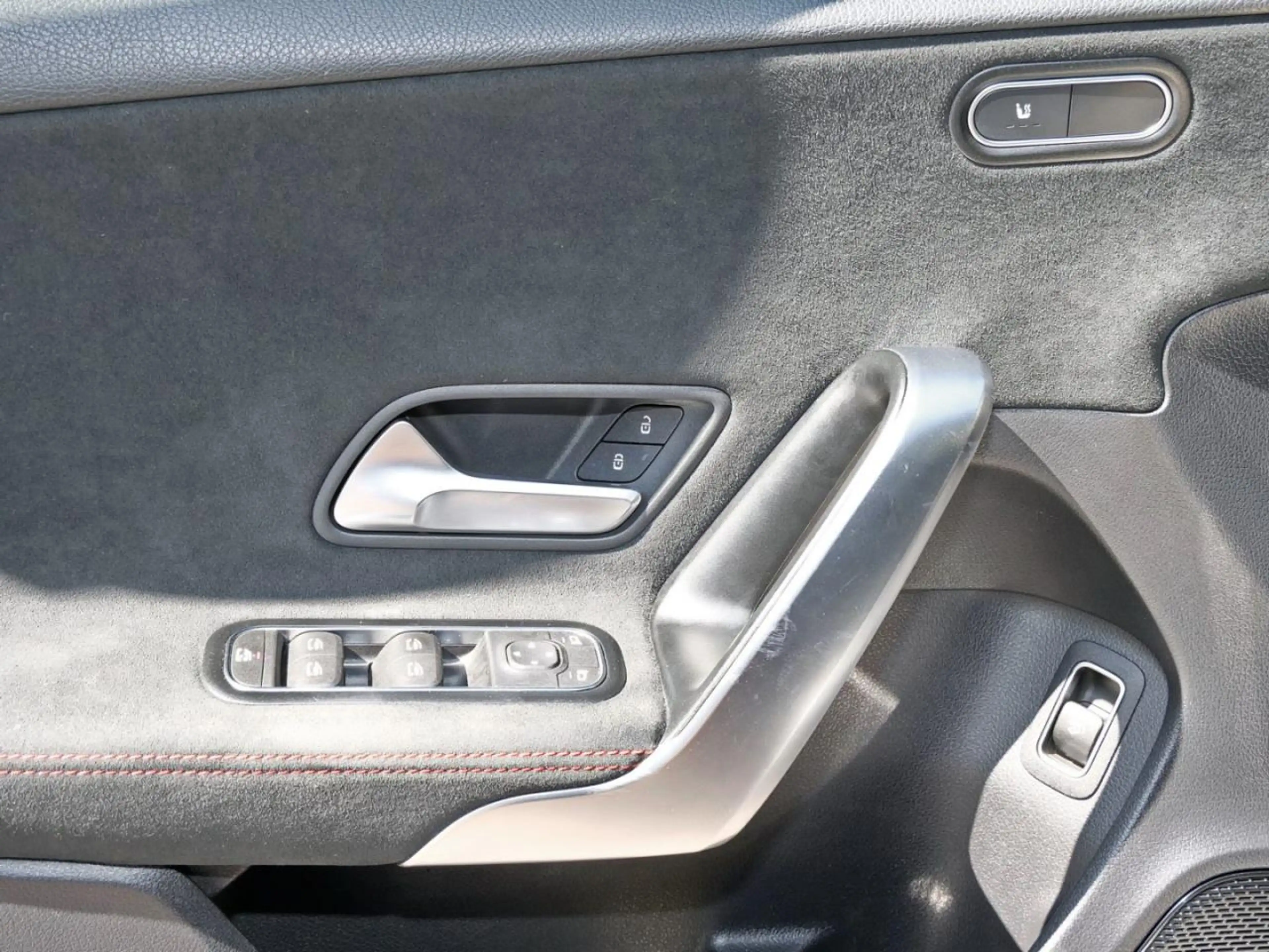 Mercedes-Benz A 180 d Limousine AMG Navi Plus Advanced Sound — photo 15