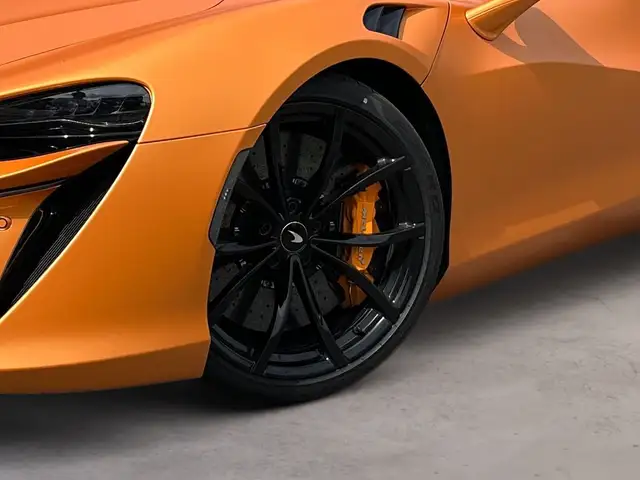McLaren Artura view 5