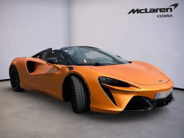 McLaren Artura view 2