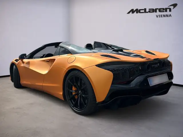 McLaren Artura view 3
