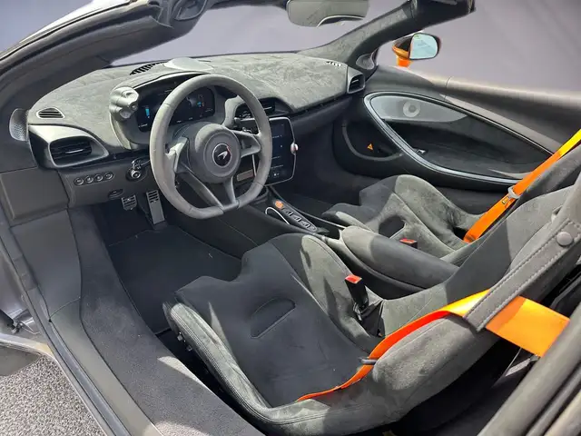 McLaren Artura view 6