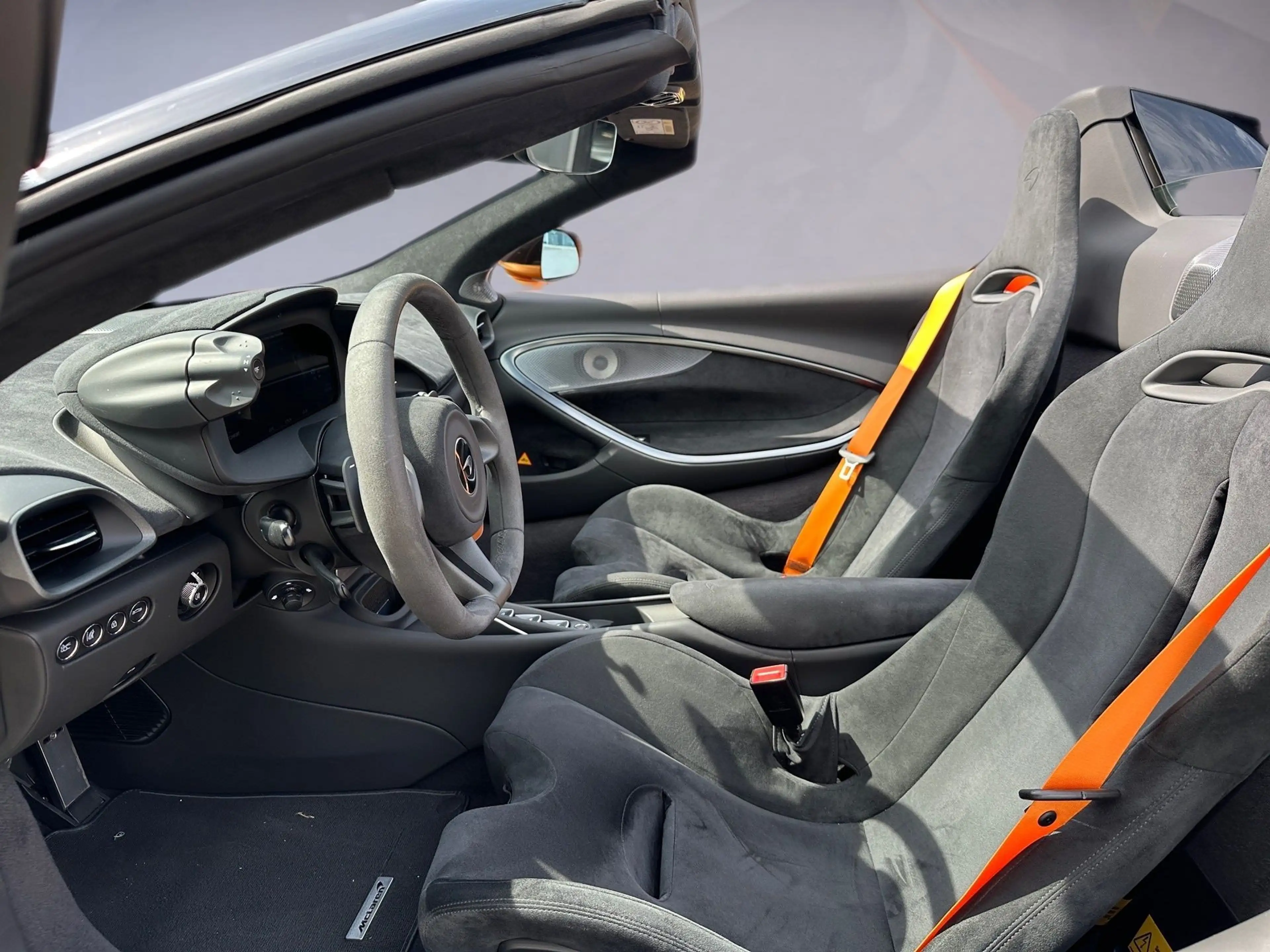 McLaren Artura Spider / Anthracite / B&W / Lift — photo 7