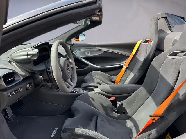 McLaren Artura view 7