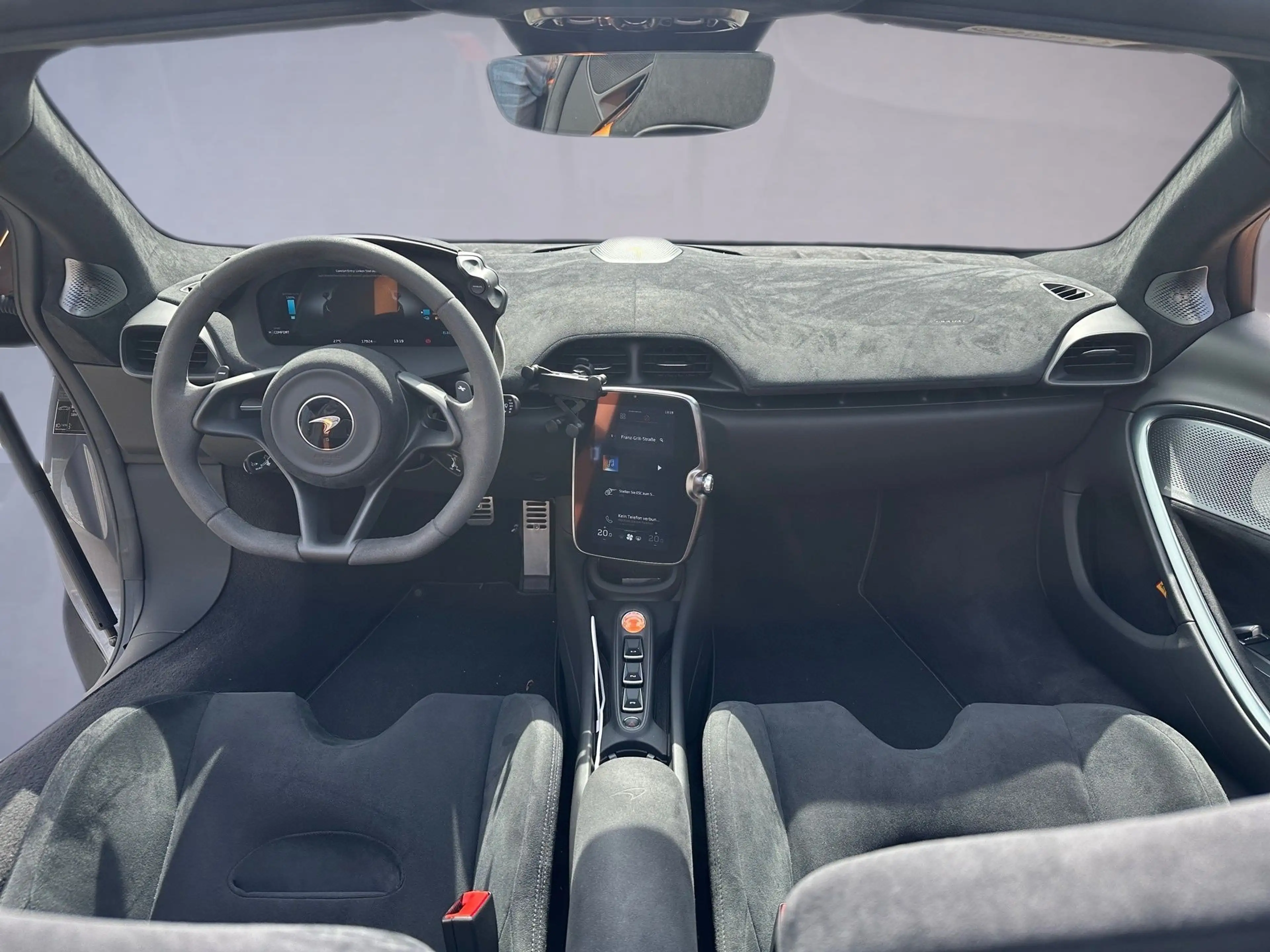 McLaren Artura Spider / Anthracite / B&W / Lift — photo 9