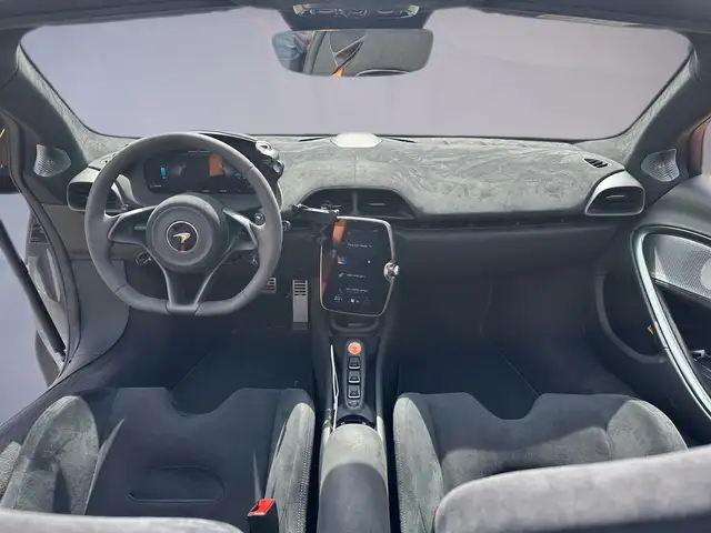 McLaren Artura view 9