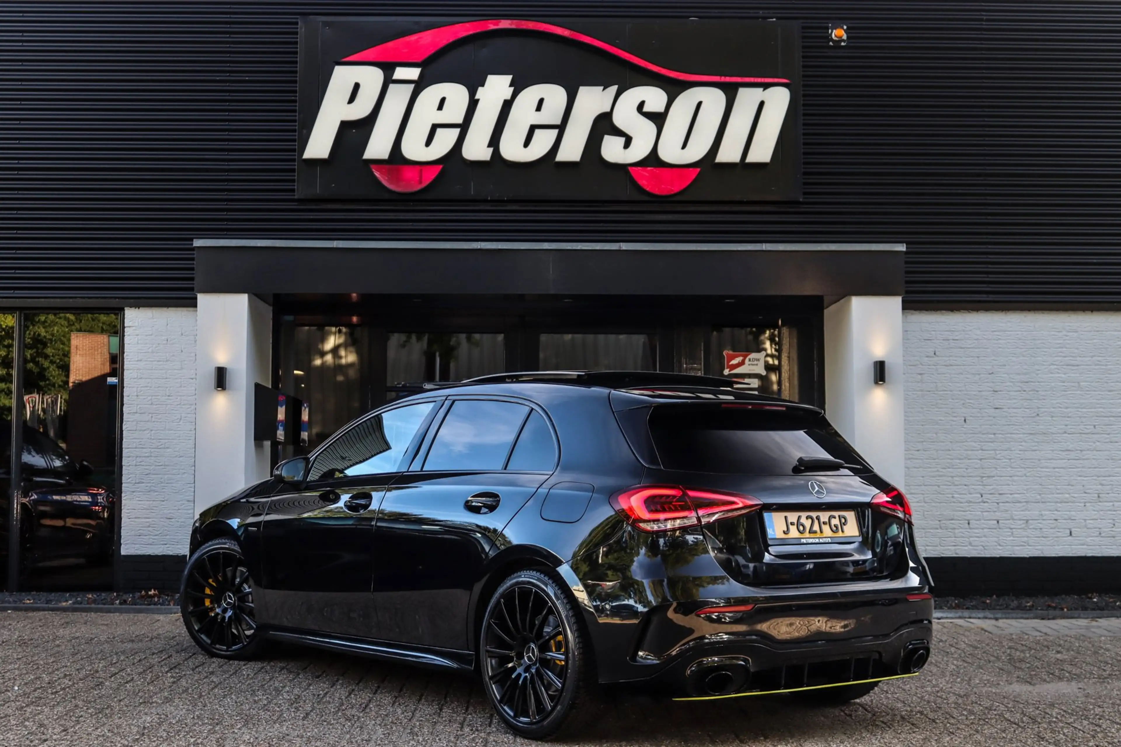 Mercedes-Benz A 250 EDITION 1 AMG PANO SFEER CAMERA — photo 8
