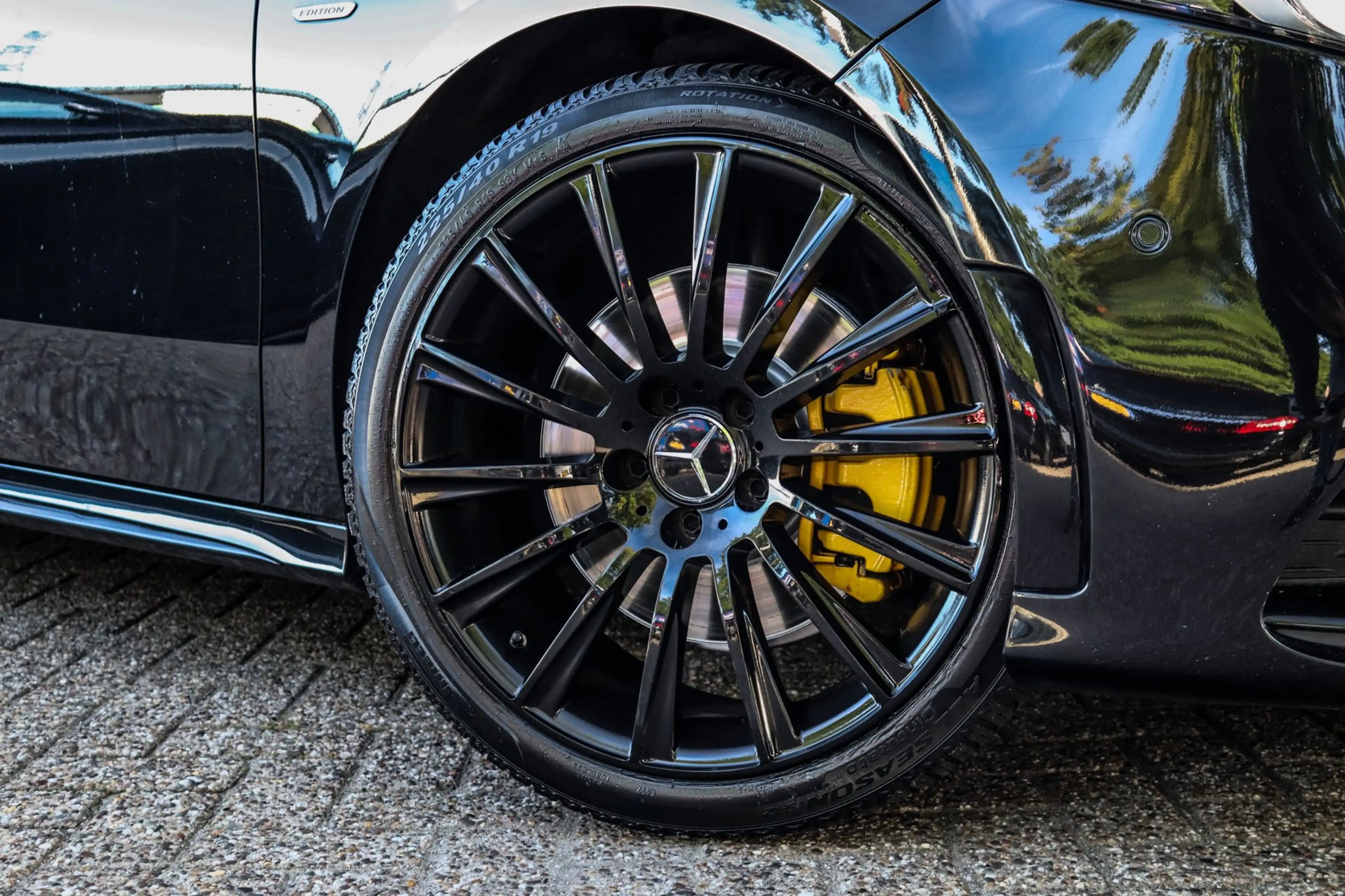Mercedes-Benz A 250 EDITION 1 AMG PANO SFEER CAMERA — photo 3