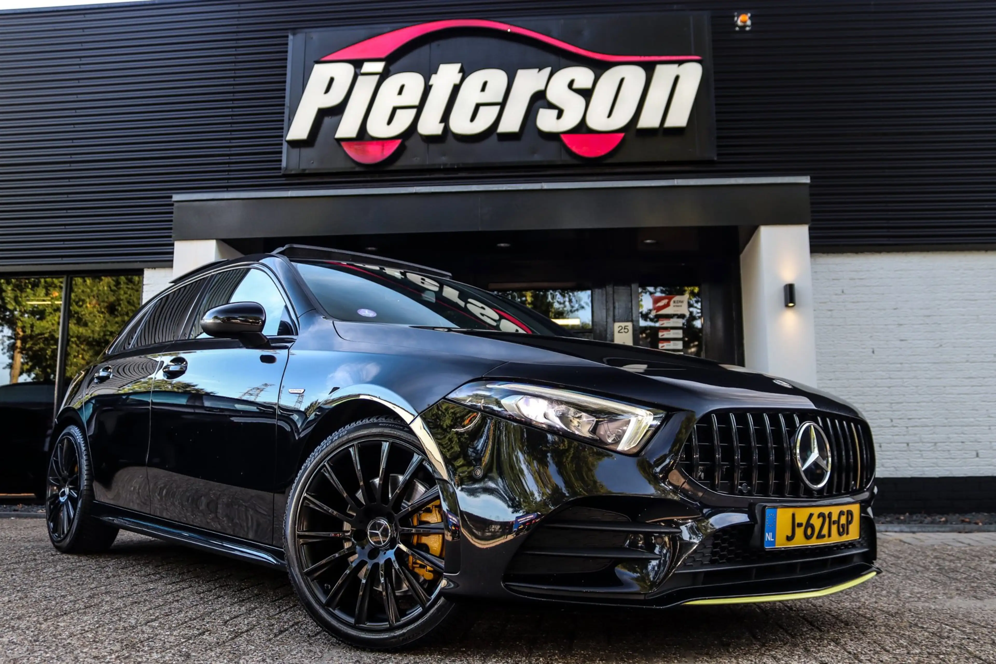 Mercedes-Benz A 250 EDITION 1 AMG PANO SFEER CAMERA — photo 4