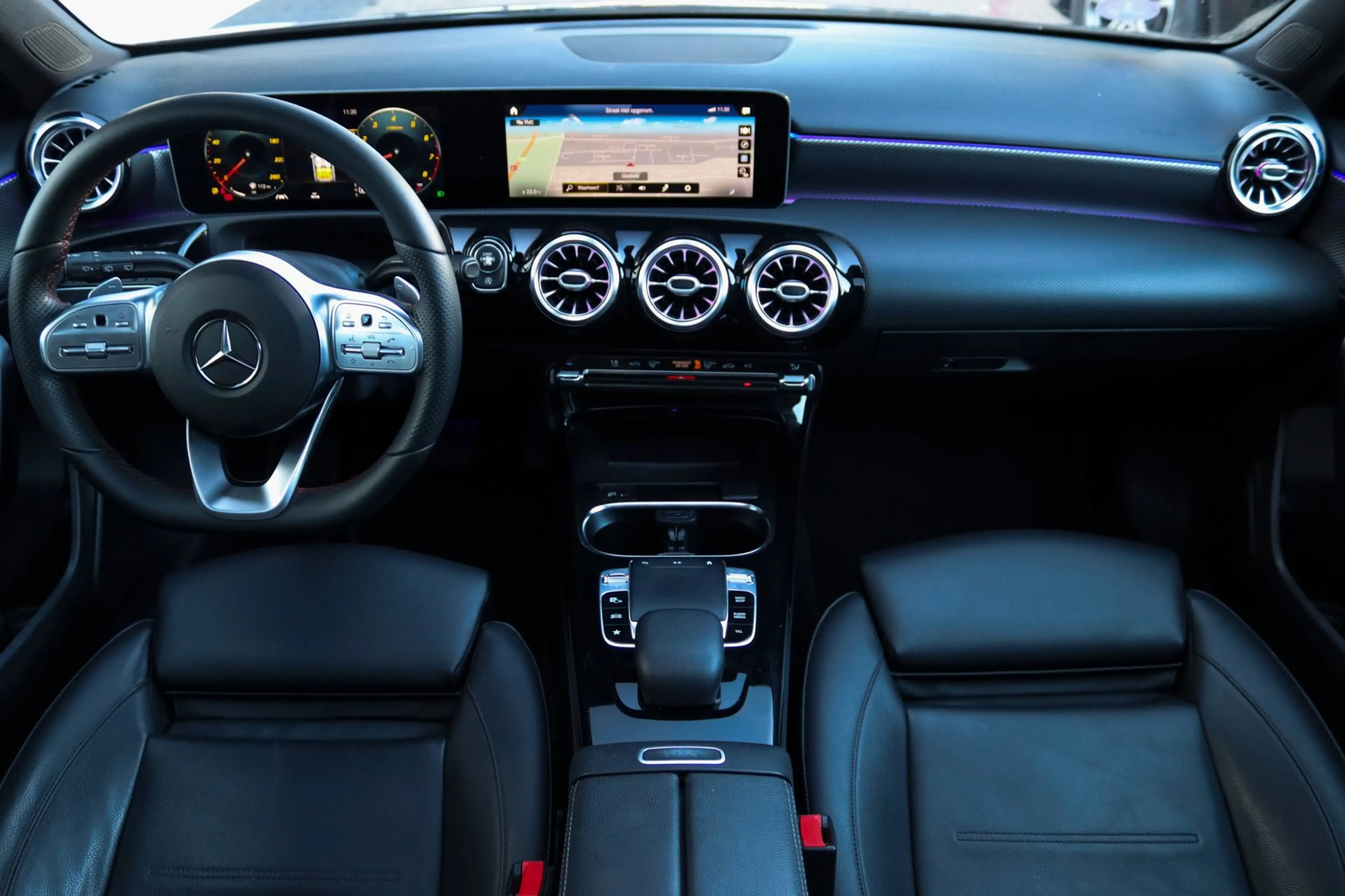 Mercedes-Benz A 250 EDITION 1 AMG PANO SFEER CAMERA — photo 12