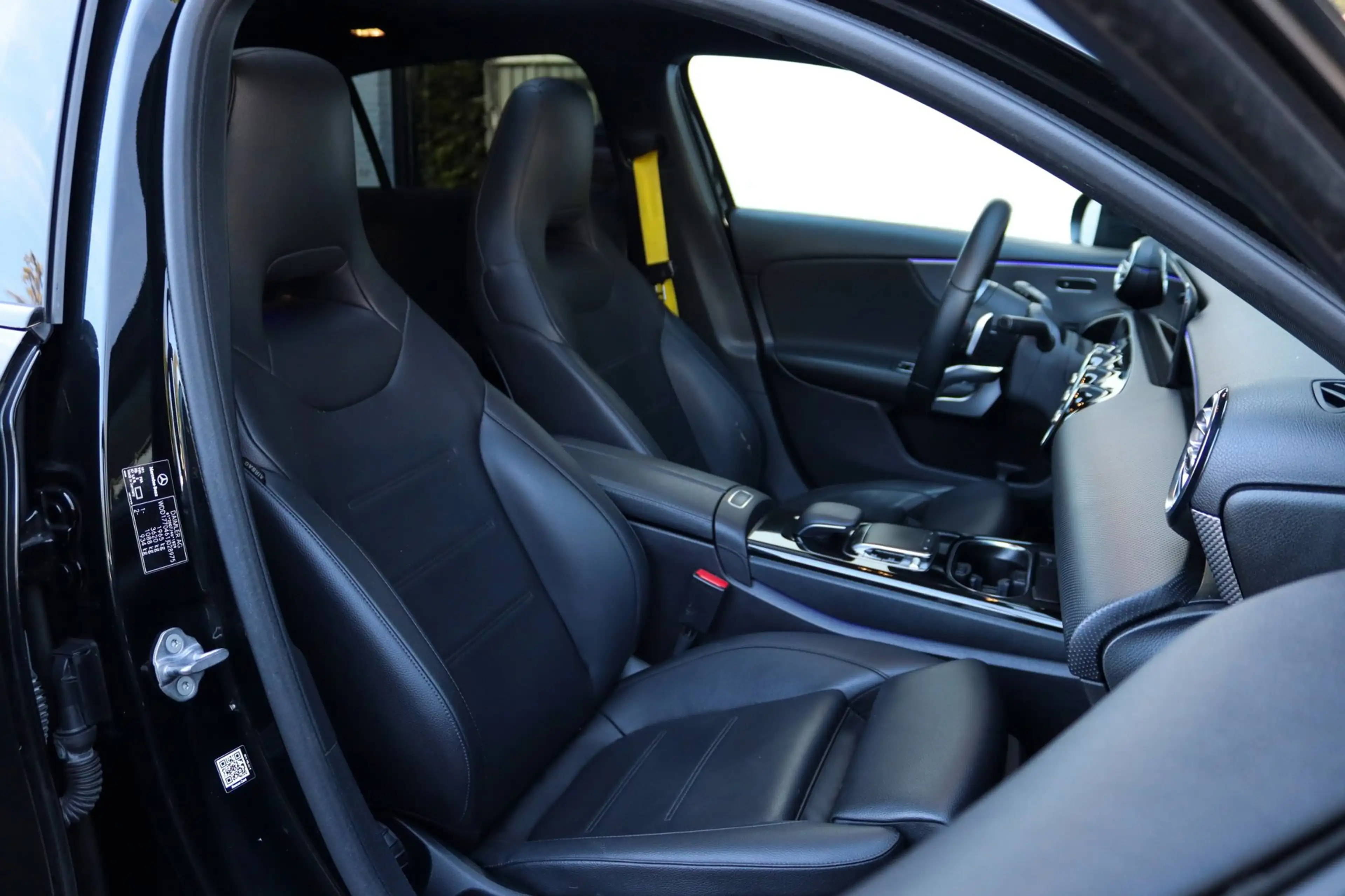 Mercedes-Benz A 250 EDITION 1 AMG PANO SFEER CAMERA — photo 13