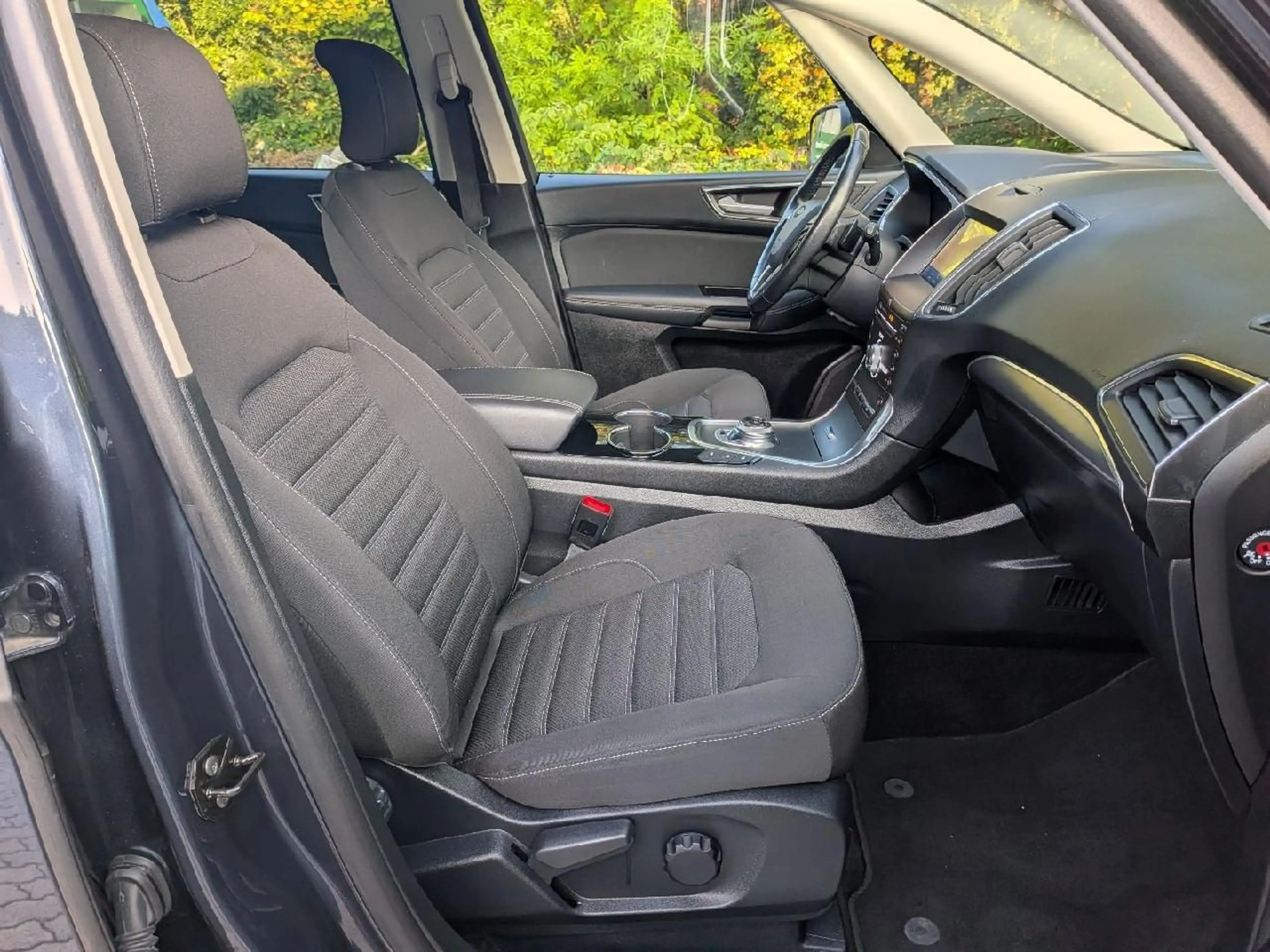 Ford Galaxy Titanium — photo 7