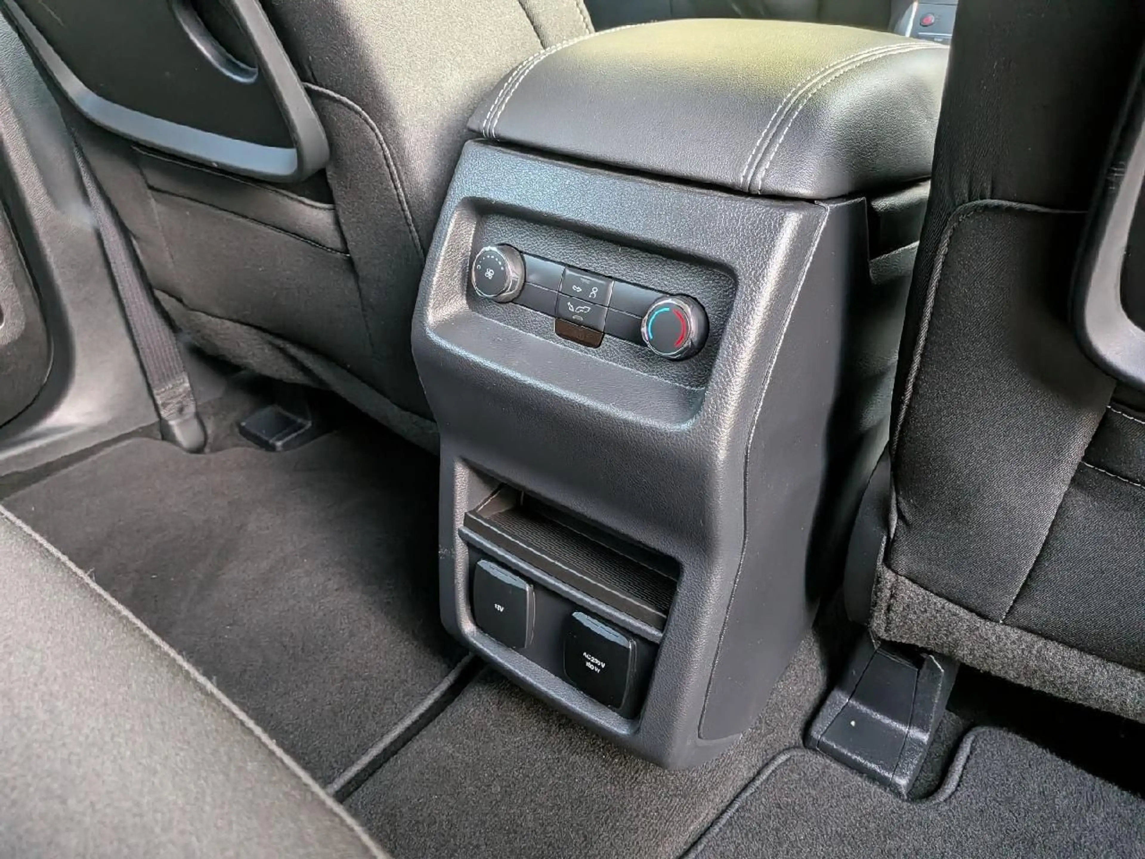 Ford Galaxy Titanium — photo 9