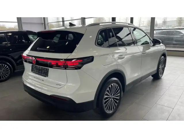Volkswagen Tiguan view 5