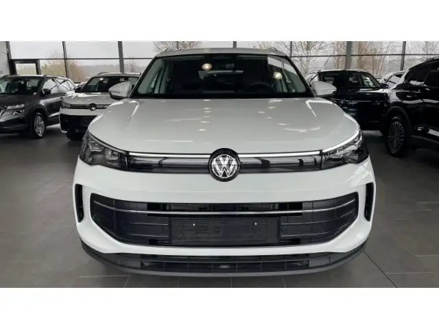 Volkswagen Tiguan view 3