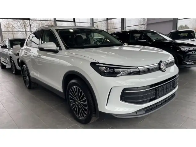 Volkswagen Tiguan view 4