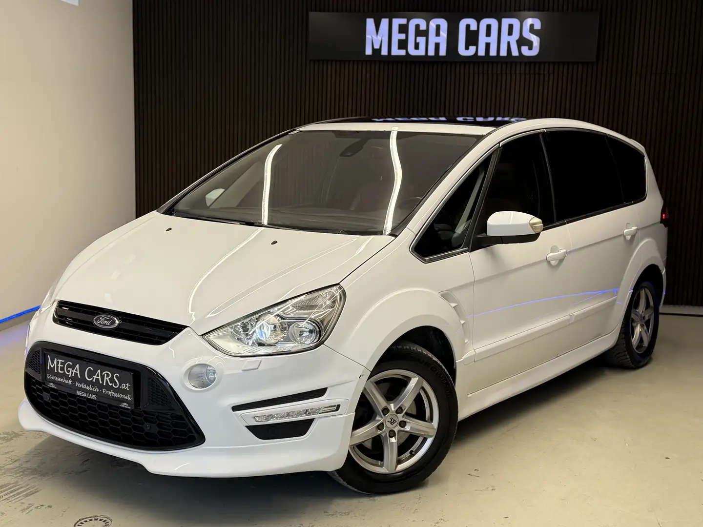 Ford S-Max Titanium Aut. / 7-SITZER / PANO / LEDER / NAVI / Wit - 1