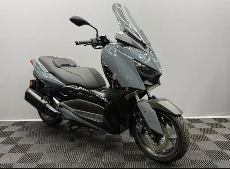 Yamaha XMAX 300