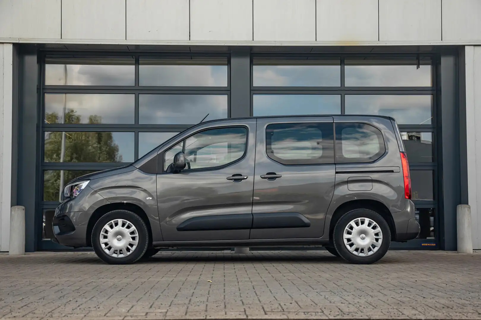 Opel Combo Life MT6 110pk | a. Sens | Navi | Driver Alert | Act... Grijs - 2