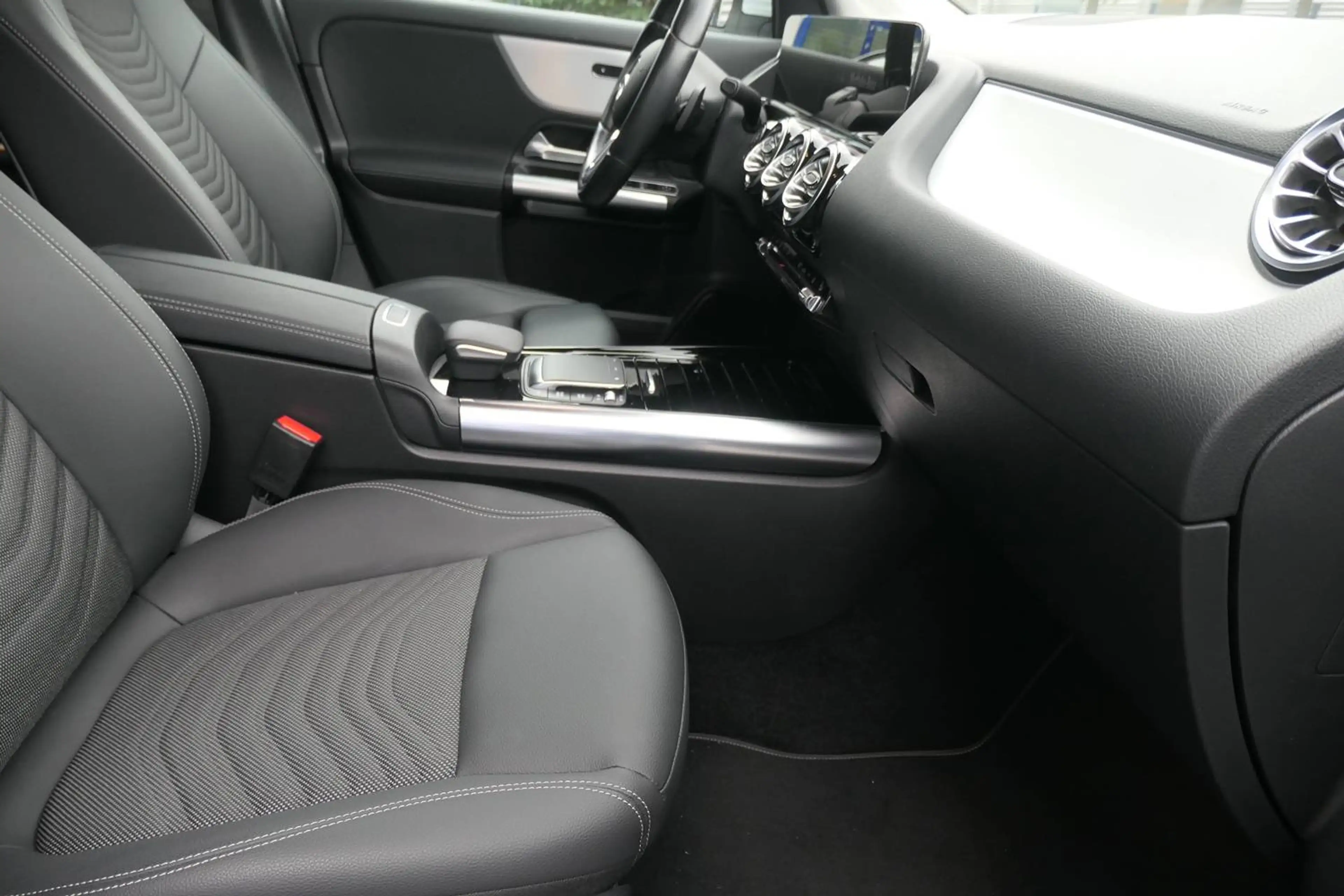 Mercedes-Benz GLA 200 GLA Diesel d 4Matic 8G-DCT Progressive Kamera Distronic Multibeam LED Scheinwerfer — photo 3
