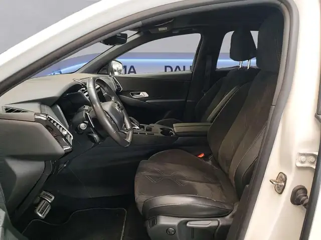 DS Automobiles DS 7 Crossback view 10