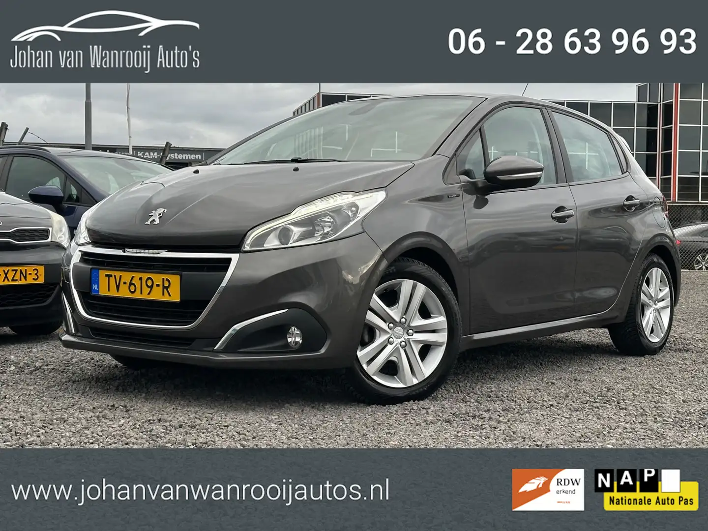 Peugeot 208 1.2 PureTech Signature/AIRCO/NAVI/NW APK Grijs - 1