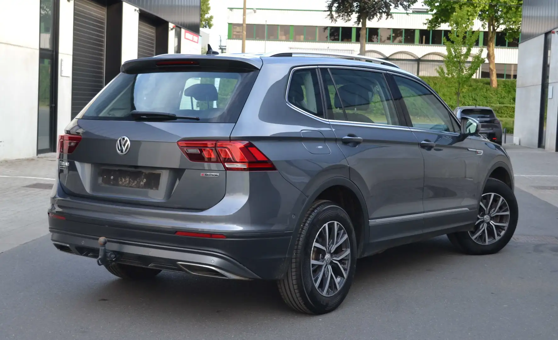 Volkswagen Tiguan Allspace 2.0 TDi 4Motion 150cv Comfortline DSG 7 Places Grijs - 2