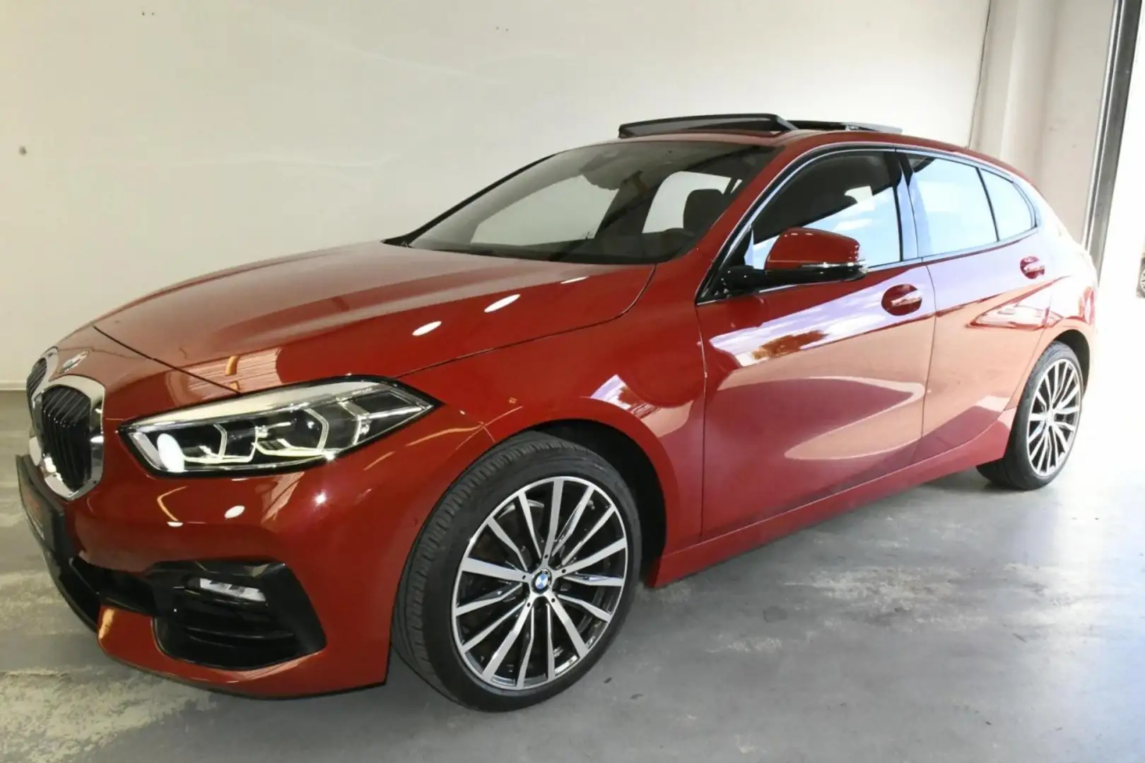 BMW 118 i Lim. SPORT*HuD*PANO*H&K*VIRT*CAM*NAV* Klima Rouge - 2