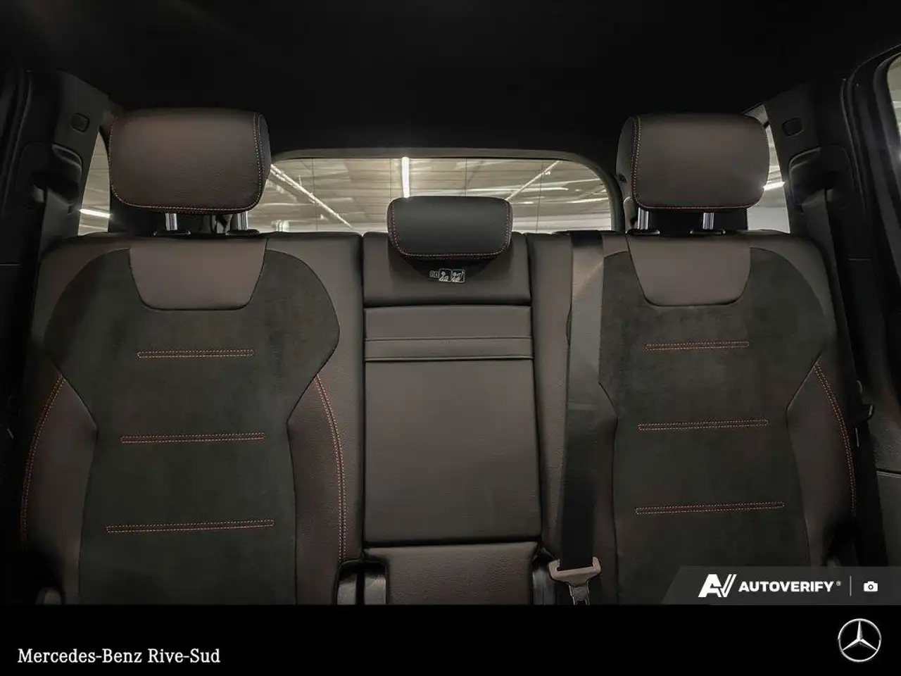 Mercedes-Benz GLB снимка Mercedes-Benz GLB