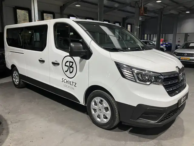 Renault Trafic 2.0 dCi Passenger L2H1 9 Seats
