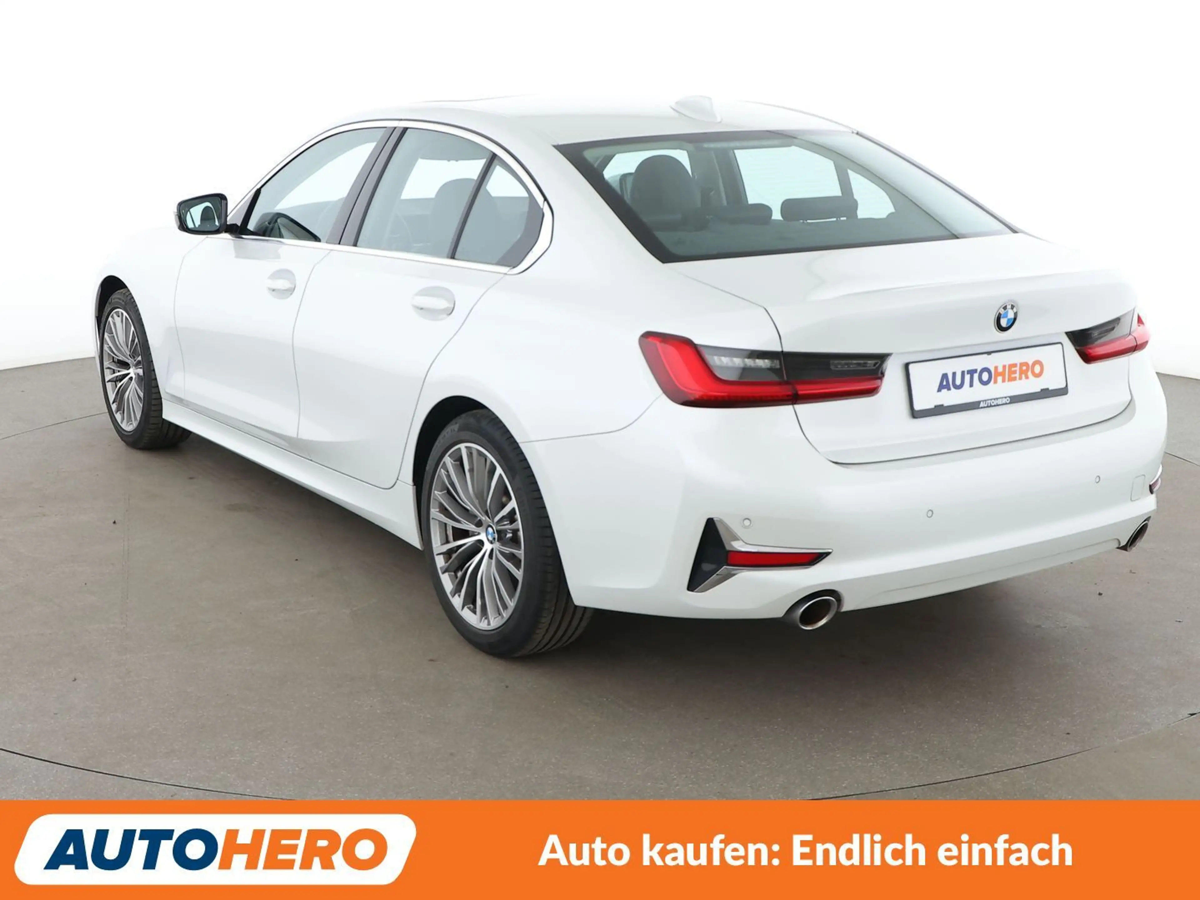 BMW 330 330i Luxury Line Aut.*NAVI*ACC*PANO*SHZ*PDC* — photo 4