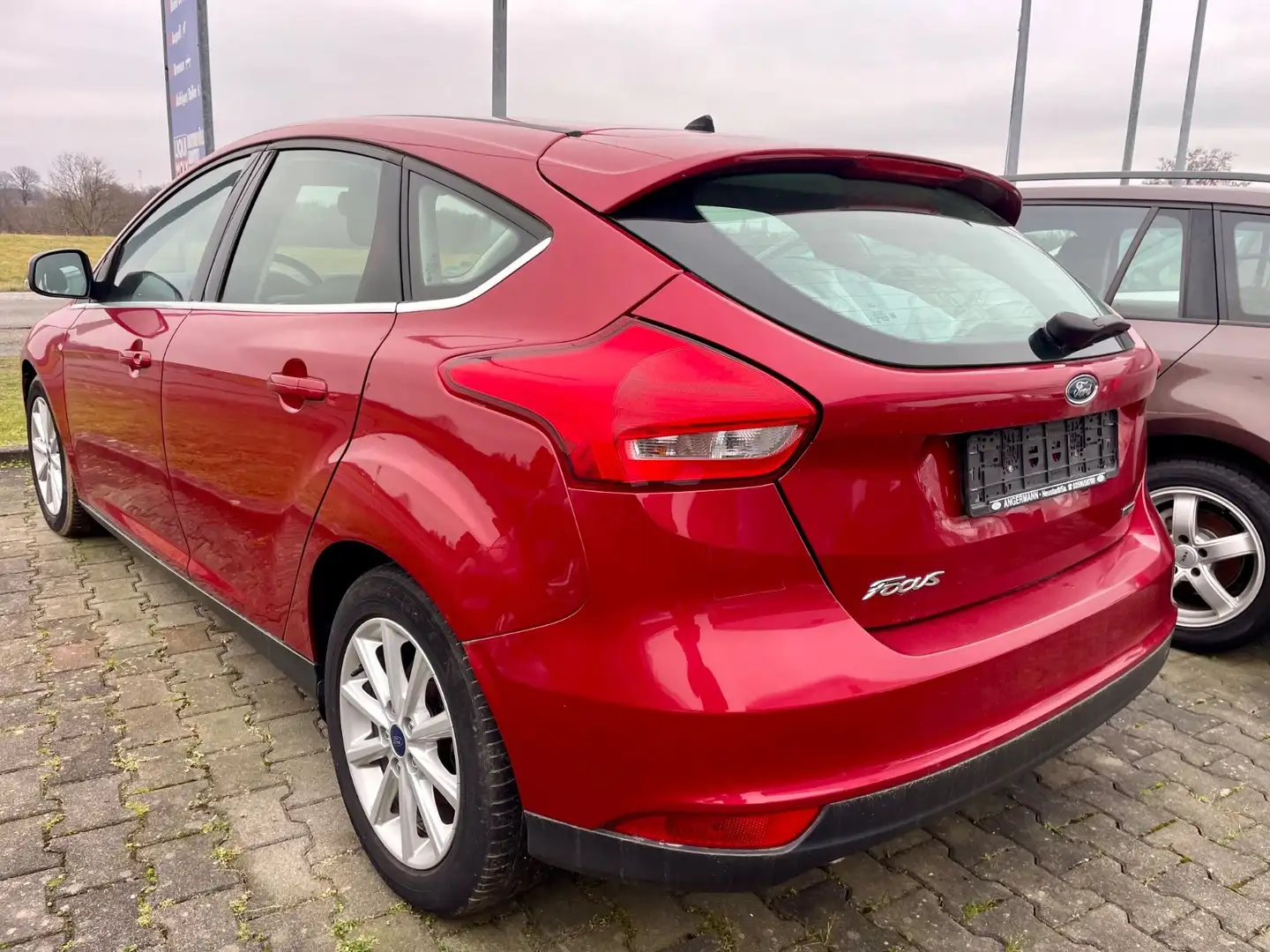 Ford Focus Lim. Titanium  aus I.Hand Rouge - 2