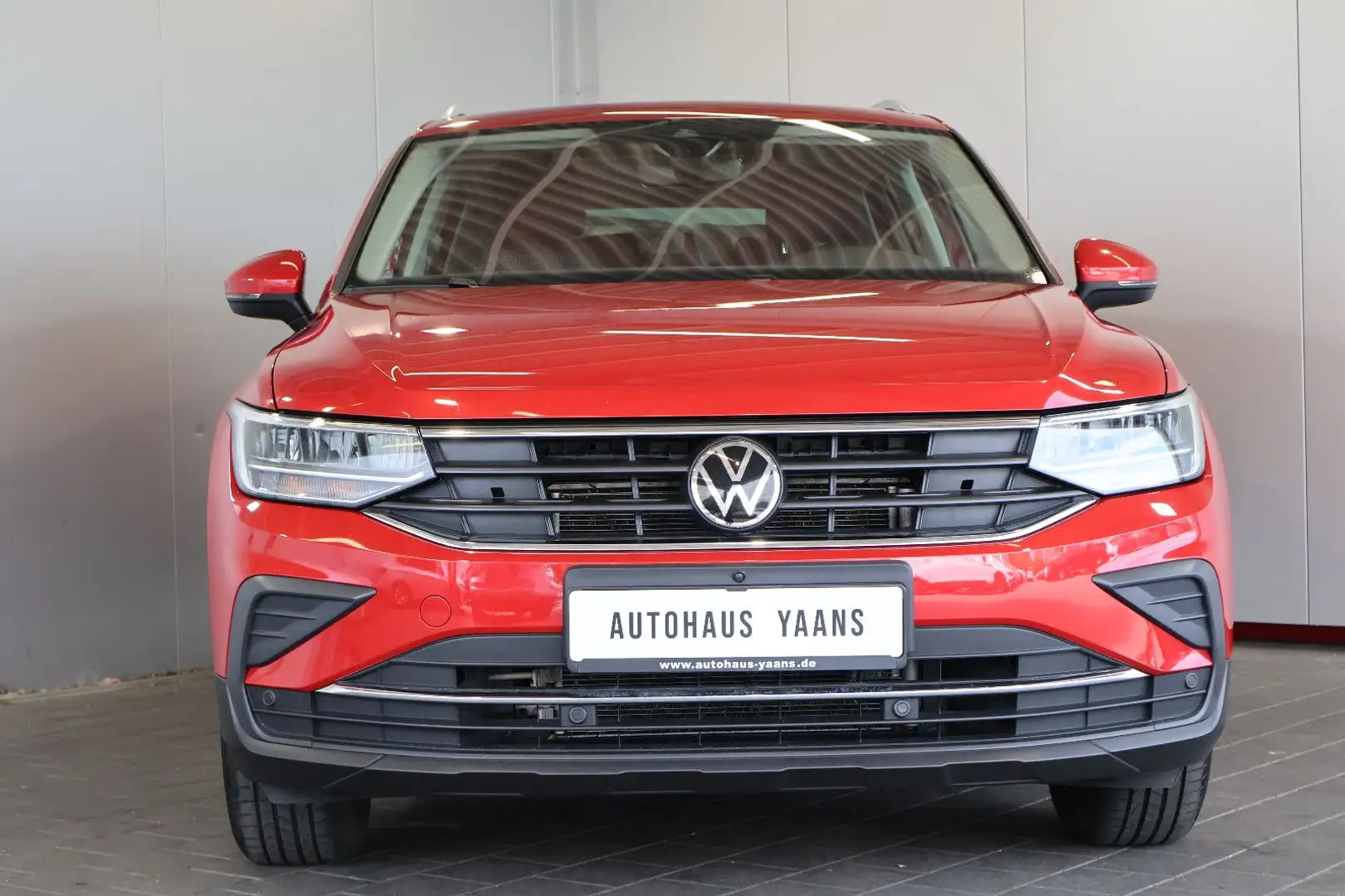 Volkswagen Tiguan 2.0 TDI DSG Active ACC+360°+LED+PANO+AHK Rot - 2