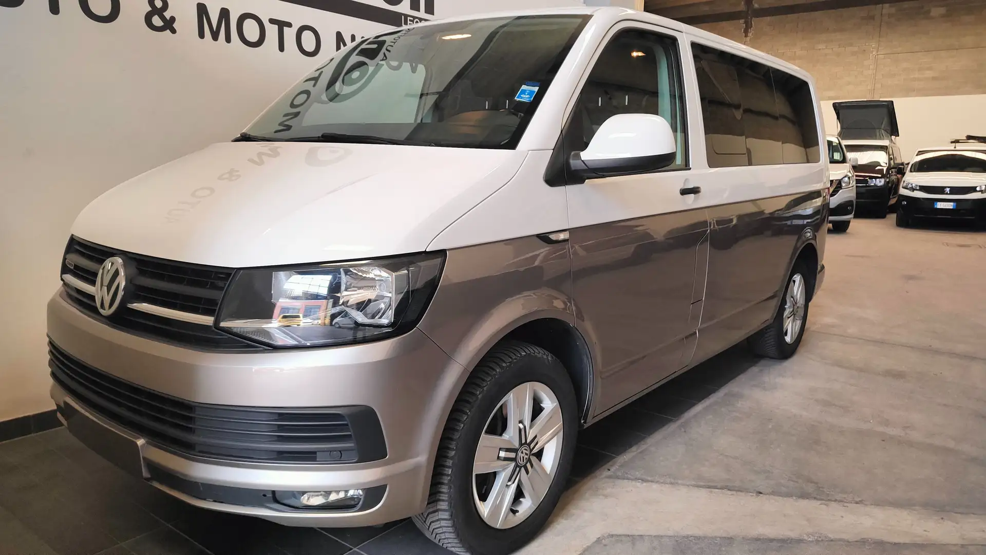 Volkswagen T6 Multivan 2.0tdi 150cv 4motion euro6b 7posti gancio traino Grijs - 2