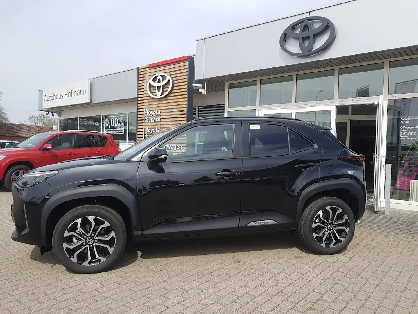 Toyota Yaris Cross 1,5-Hybrid 130 PS Teamplayer + Safety+Winter-Paket Schwarz - 2
