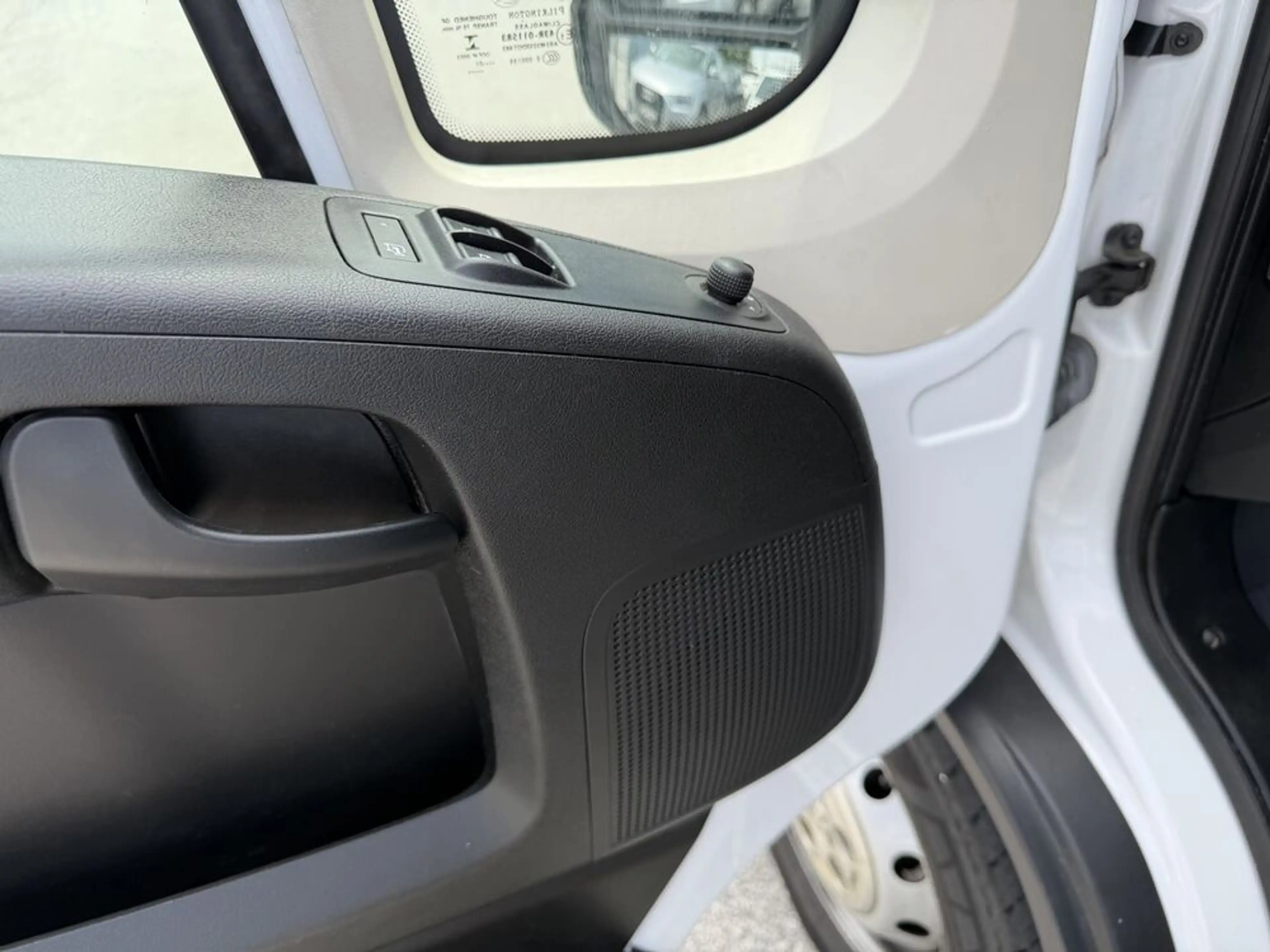 Peugeot Boxer 35+ L4H2 BlueHDi 140 S&S — photo 14