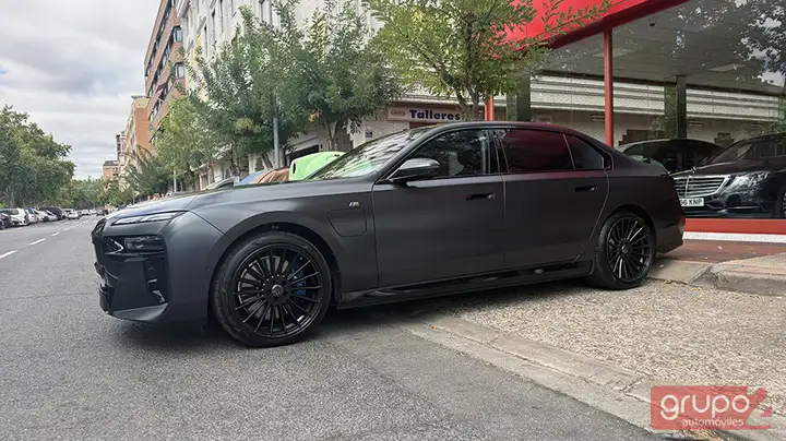 BMW Serie 7 2023, foto 3