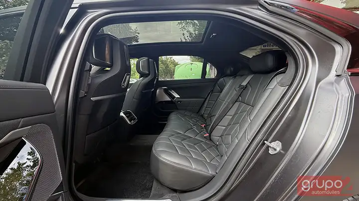 BMW Serie 7 2023, foto 9