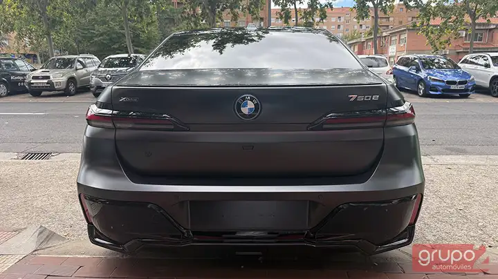 BMW Serie 7 2023, foto 7