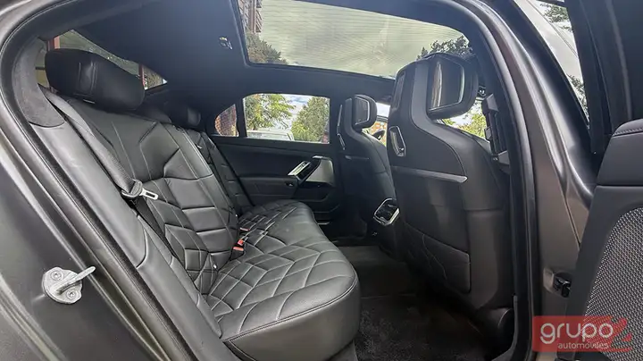 BMW Serie 7 2023, foto 11