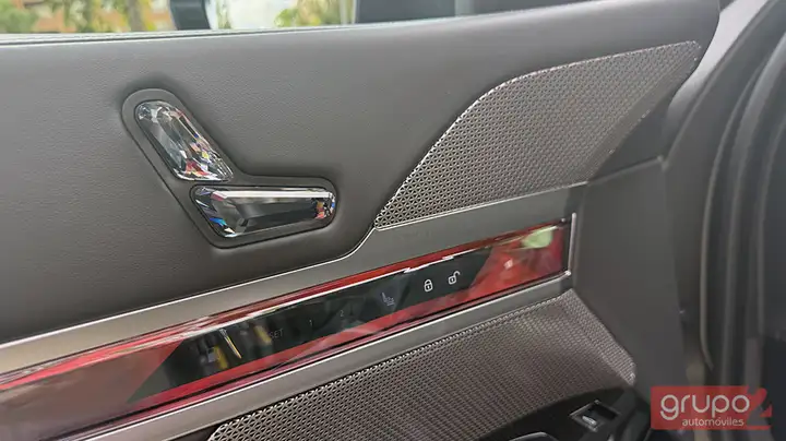 BMW Serie 7 2023, foto 17