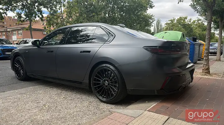 BMW Serie 7 2023, foto 4