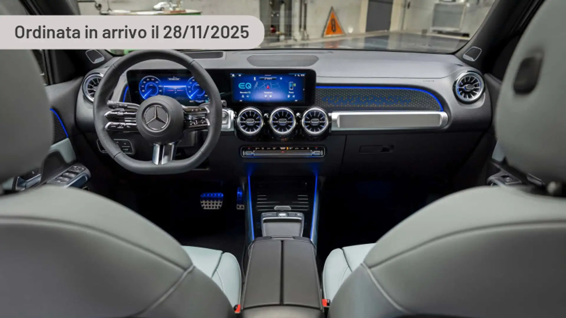 Mercedes-Benz EQB 350 350 4Matic AMG Line Advanced Plus Stříbrná - 1