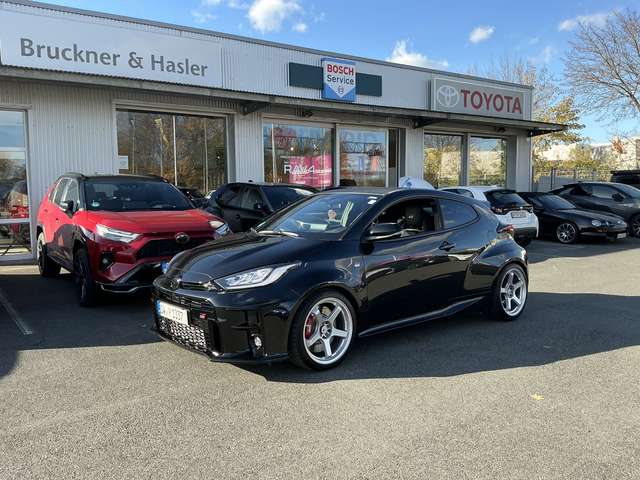 Toyota Yaris GR Yaris High Performance mit KW V3 Fahrwerk