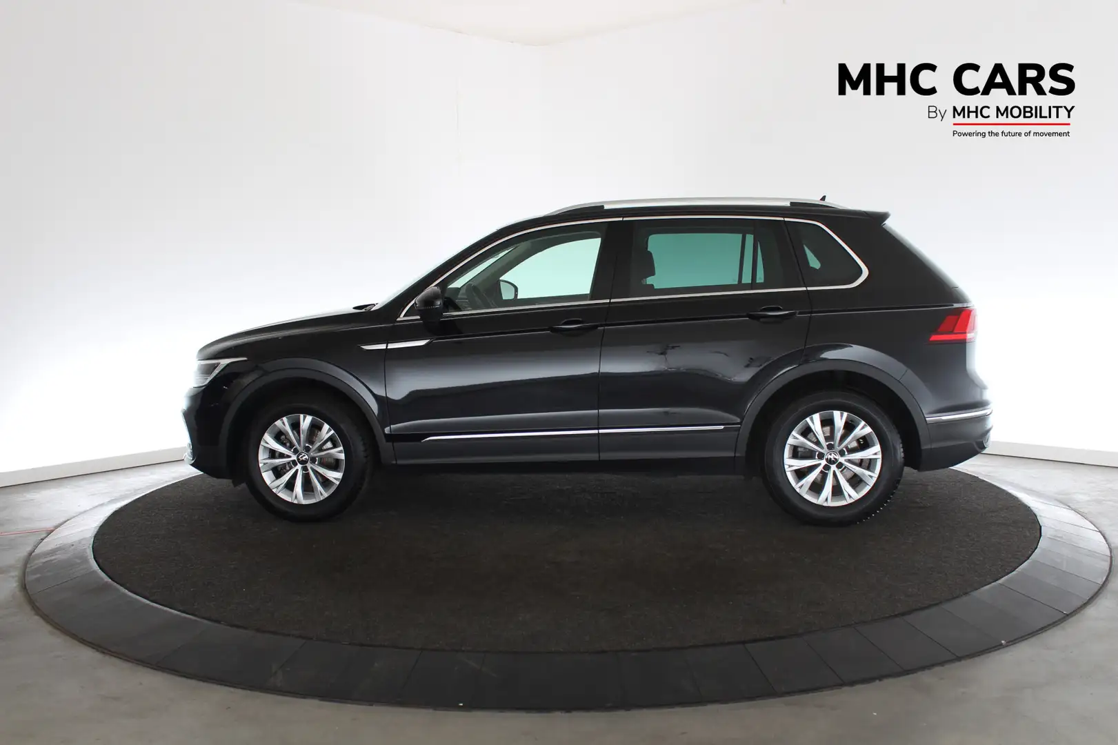 Volkswagen Tiguan 1.5 TSI Life Business | Panorama | DSG |  Lage KM Zwart - 2