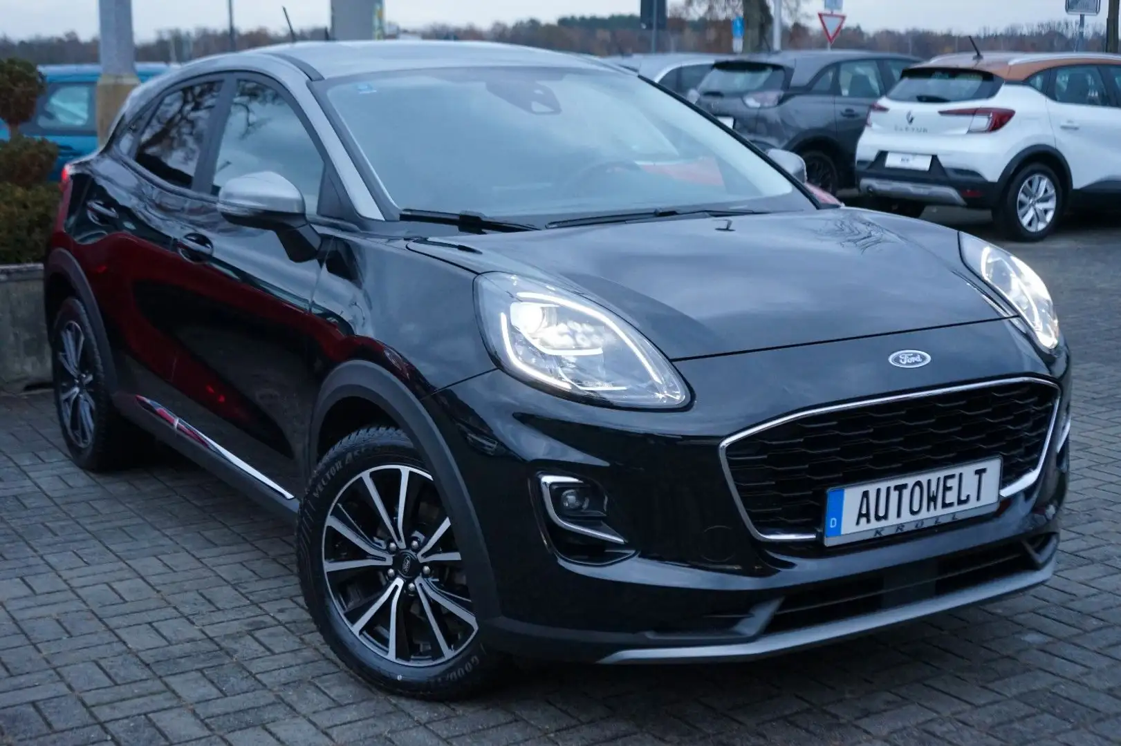 Ford Puma 1,0 EcoBoost Hybrid 92kW Titanium Schwarz - 2