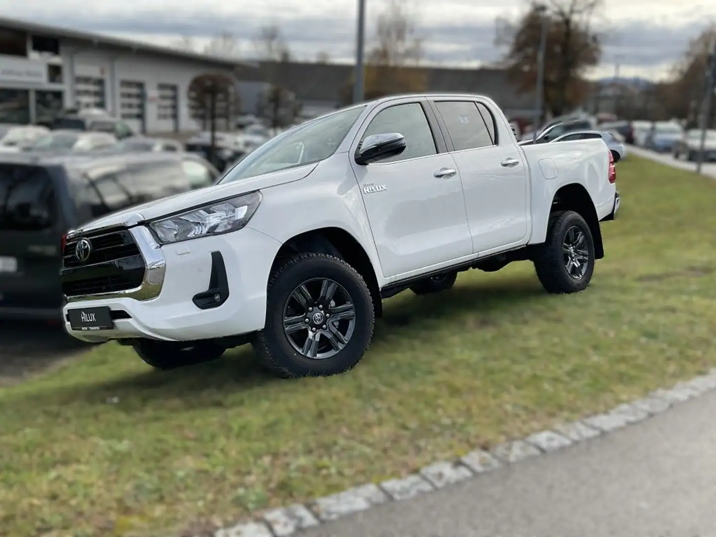 Toyota Hilux 4x4 Double Cab MHEV Autm. Comfort Weiß - 1