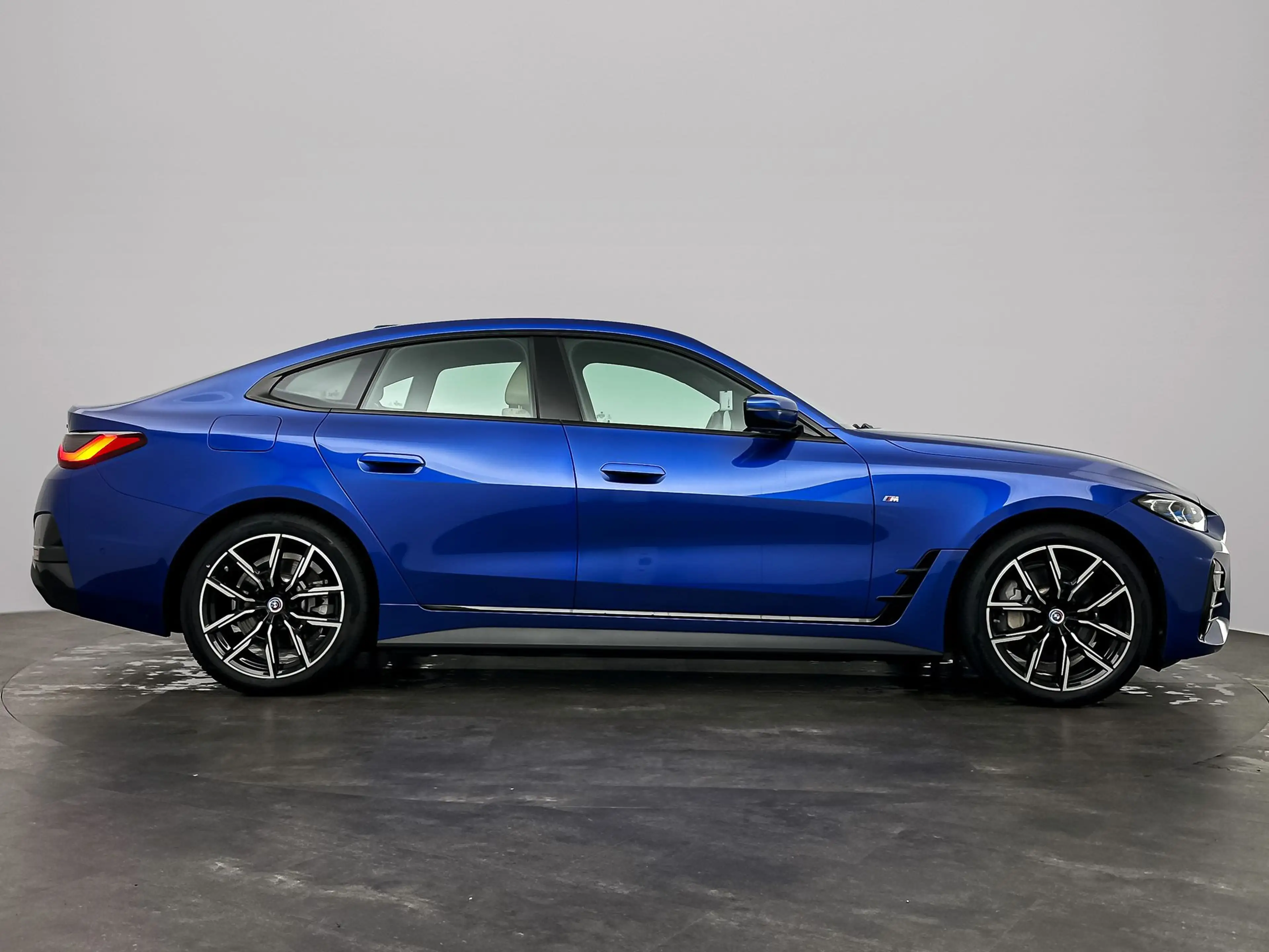 BMW i4 eDrive40 High Executive 84 kWh M-Sport | Camera | — photo 7